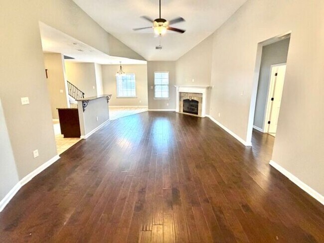 Foto del edificio - Now Leasing A 4 Bedroom 2 Bath Home In Horn Lake