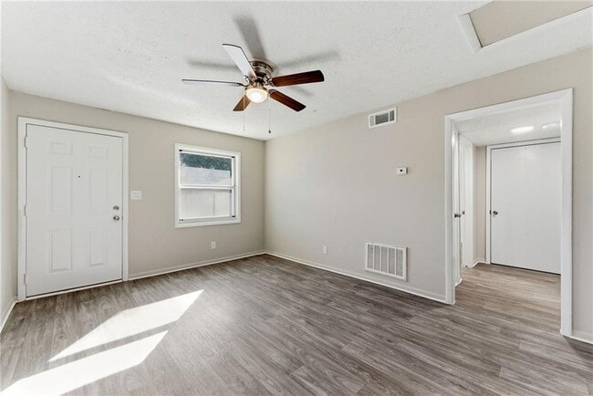 Foto del edificio - 558 College St