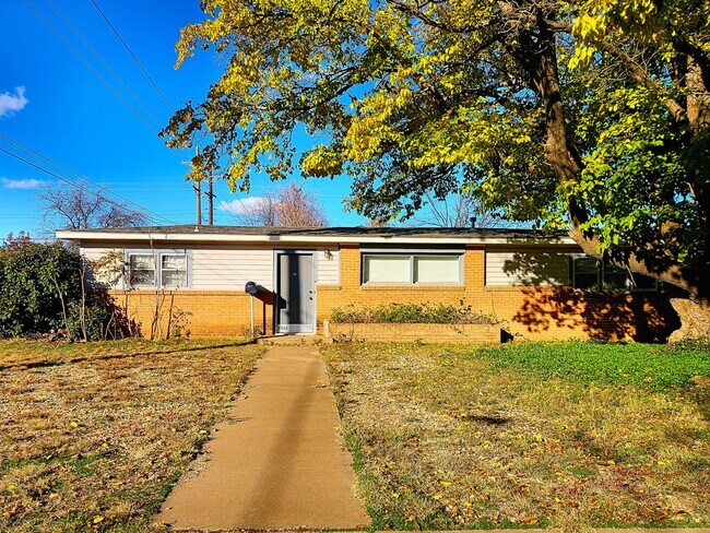 Building Photo - Charming Two Bed One Bath Near Texas Tech