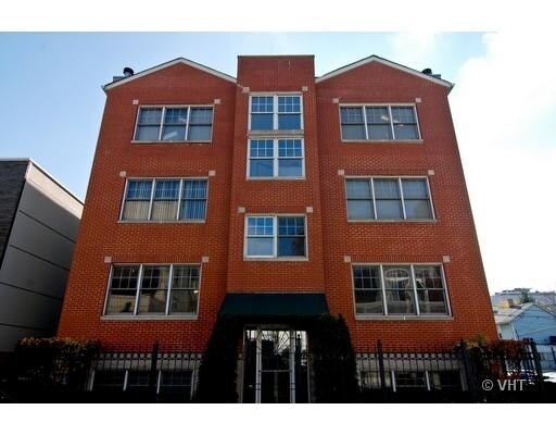 Building Photo - 1535 W Pearson St