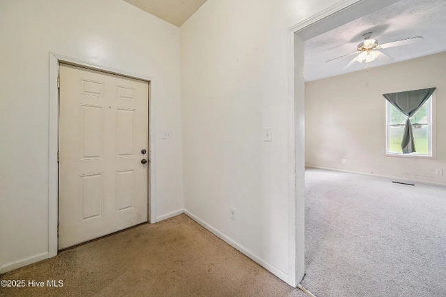 Building Photo - 106 Safie 3rd St