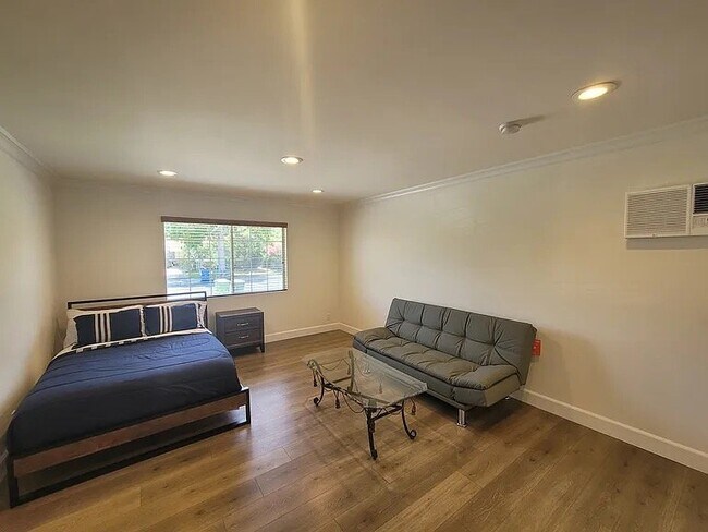 Foto del edificio - 6709 Lennox Ave