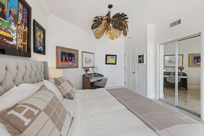 Building Photo - 15212 Fisher Island Dr