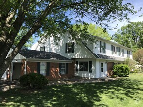 Building Photo - 942 E Waterloo Dr