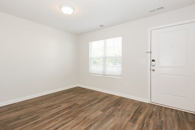 Foto del edificio - 242 Kelly Farm Rd