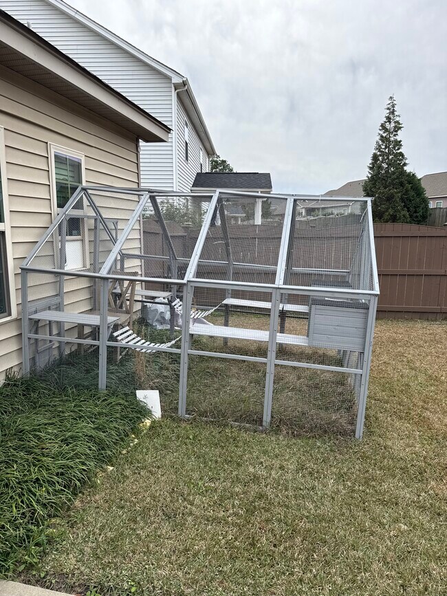 Foto del edificio - 114 Eldon Dr