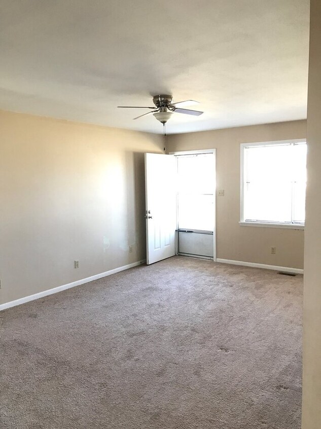 Building Photo - 584 Dorson Cir
