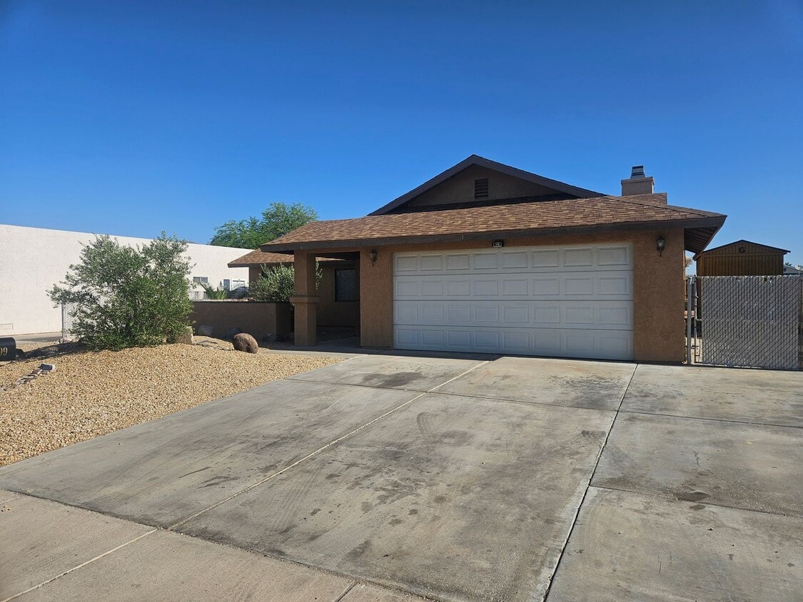 Primary Photo - 3 Bedroom House in Bullhead City