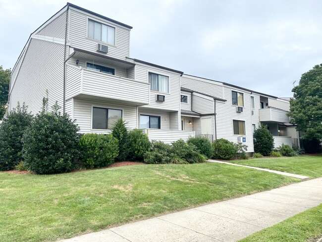 Building Photo - 260 Harlem Ave