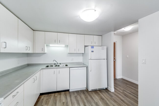 Building Photo - Queens Park Residences