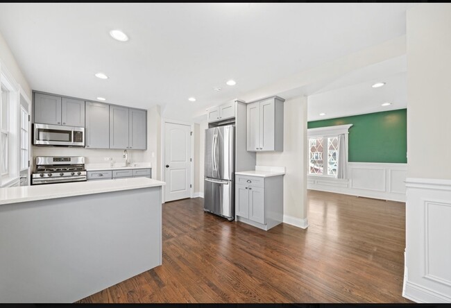 Building Photo - 6350 S Lockwood Ave