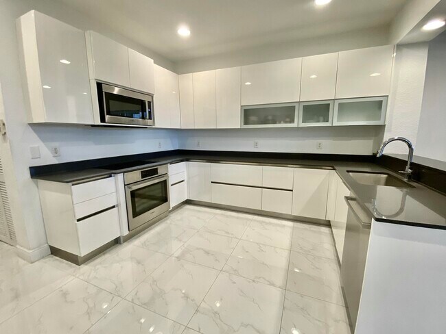 Foto del edificio - 850 Millbrae Ct