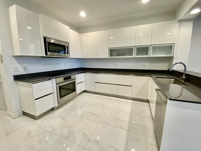 Building Photo - 850 Millbrae Ct