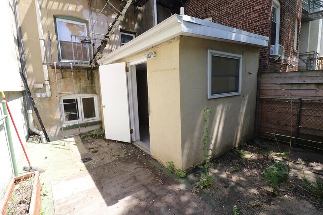 Building Photo - 136 Garden St