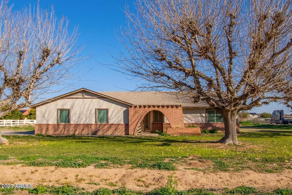 Foto principal - 527 N 161st Ave