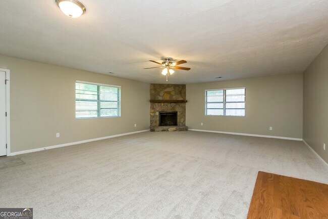 Foto del edificio - 3790 Creekview Cir