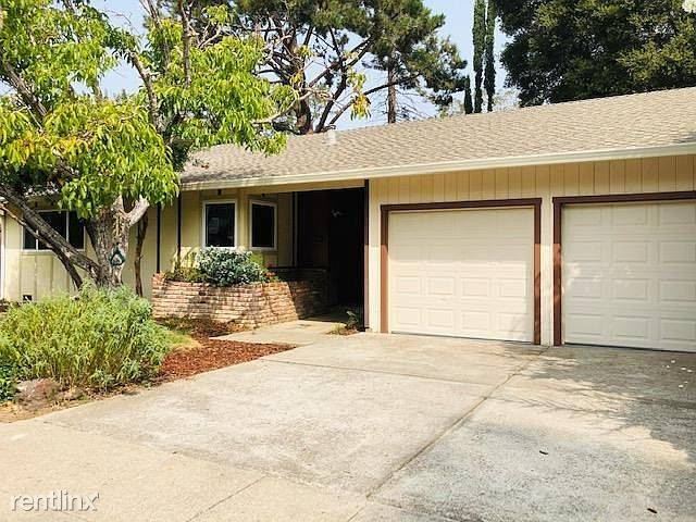 Building Photo - 15 Sneckner Ct