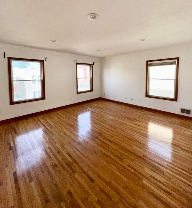 Foto del edificio - 150 Clendenny Ave