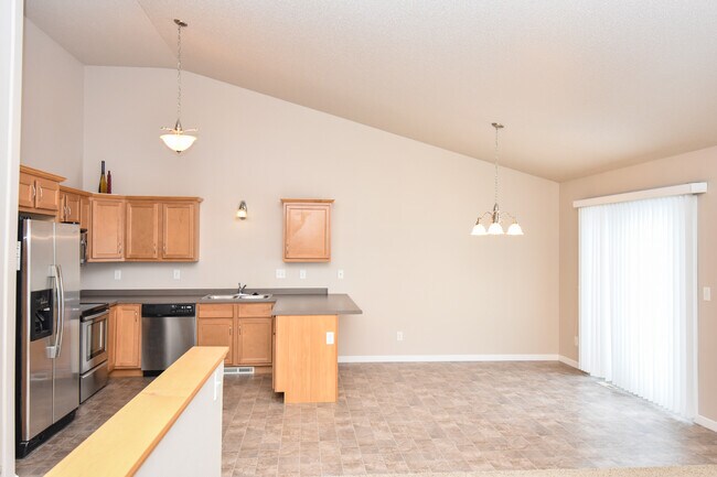 Building Photo - 1533 10th Ave E