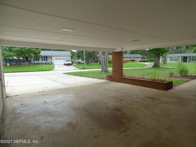 Building Photo - 3863 San Bernado Dr