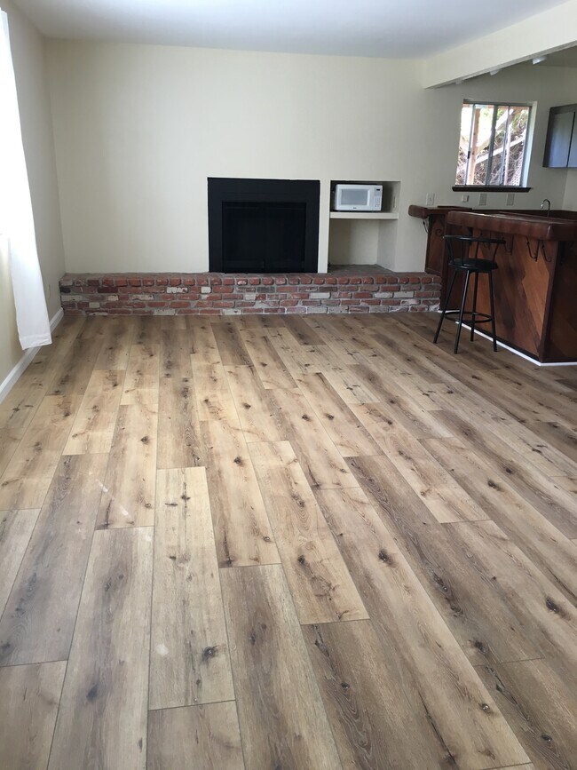 Main living space- view from entry door - 340 Sierra Vista Dr