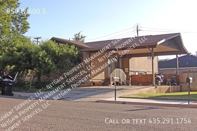 Building Photo - 950 W 600 S