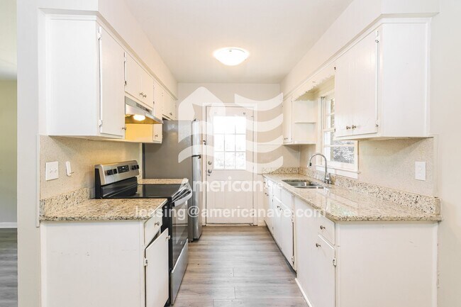 Building Photo - 5760 Valleybrook Rd