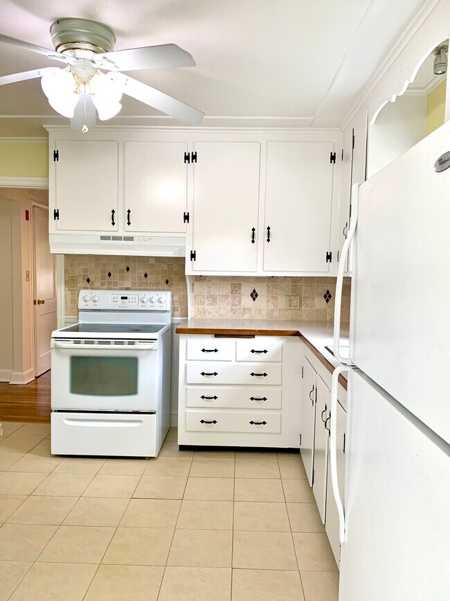 Foto del edificio - 1 Ledgewood Dr