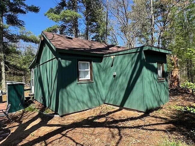 Foto del edificio - FULLY FURNISHED 1 Bed / 1 Bath Cabin locat...