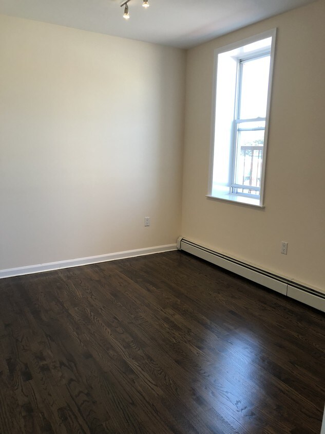 Foto principal - 104 62nd St