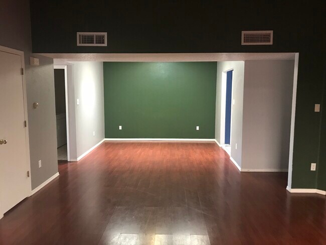Building Photo - 3123 Gillingham Dr NW