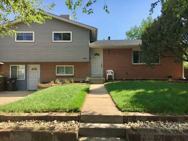 Building Photo - Spacious Martin Acres 5 bedroom Home Available 8/1/2026