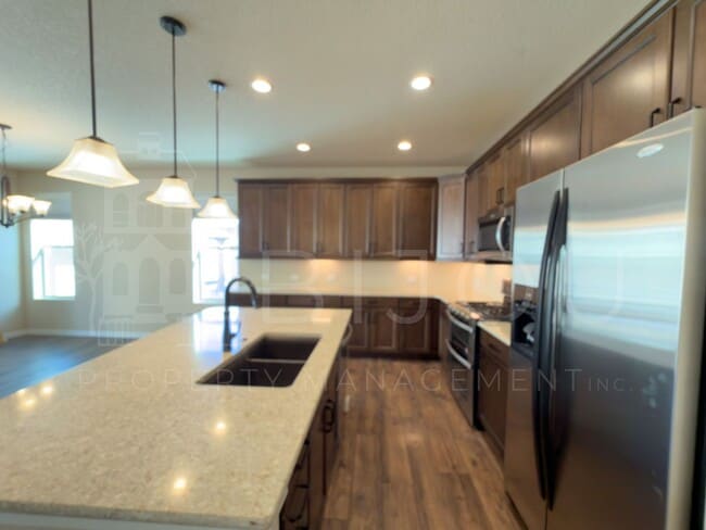 Foto del edificio - Spacious 4 Bedroom!!