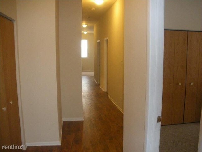 Building Photo - 4219 S Ellis Ave