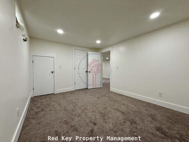 Foto del edificio - Stansbury Ave Duplex