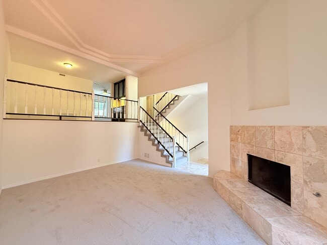 Building Photo - 2561 Navarra Dr