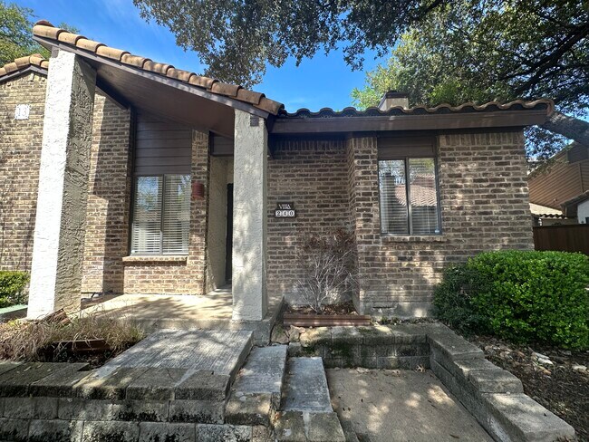 Foto del edificio - 14151 Montfort Dr