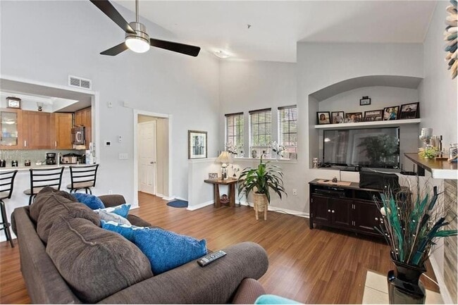 Building Photo - 2045 Erving Cir