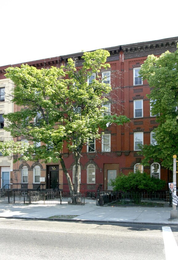 Building Photo - 827 Bushwick Ave