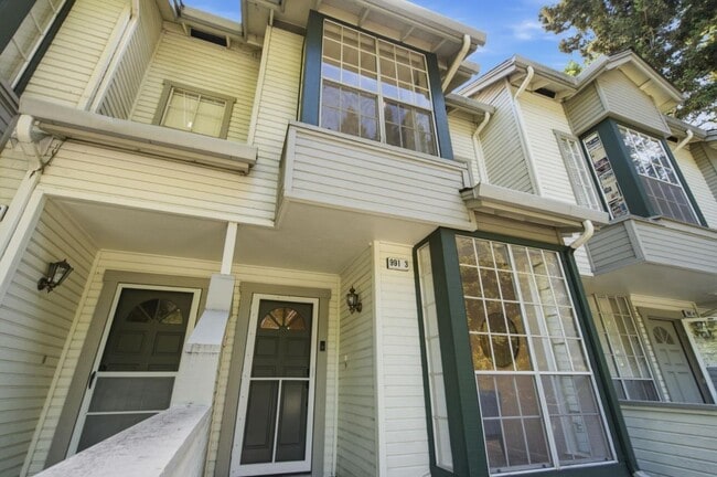 Building Photo - 991 Belmont Terrace