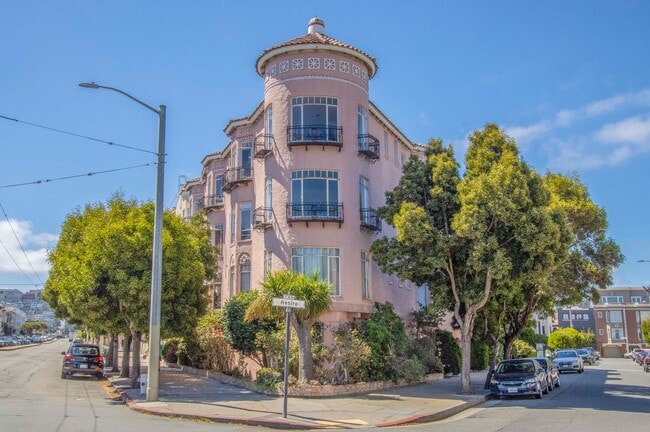 Foto del edificio - Marina Classic: Furnished 2 Bed/2 Bath.