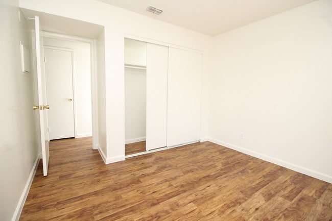 Building Photo - Stonegate Apartments