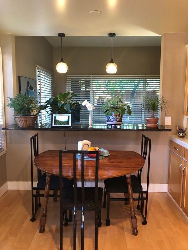 Building Photo - Charming 3 bedroom 2 bath home Sebastopol!!