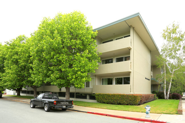 Building Photo - Oak Grove Apartments