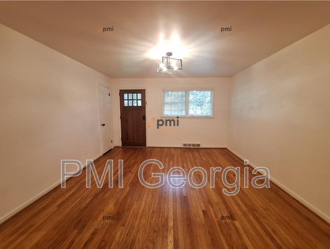 Building Photo - 812 Whelchel Dr