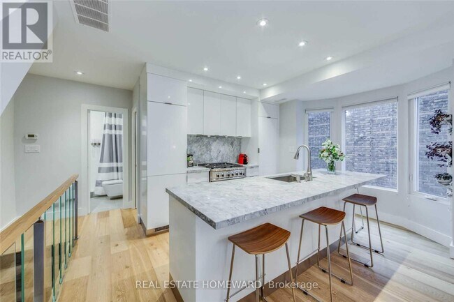 Photo du bâtiment - 185 Strathmore Blvd