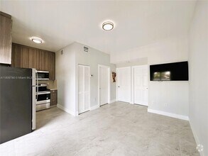Building Photo - 842 SW 14th Ave