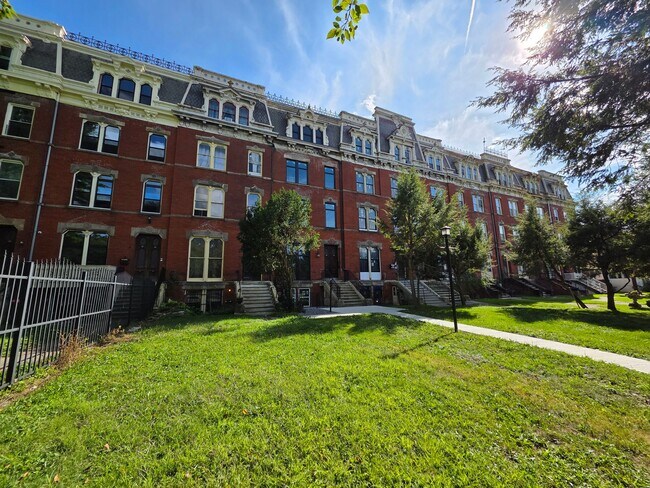 Building Photo - Newly Renovated 2 Bedroom Apartment - Poug...