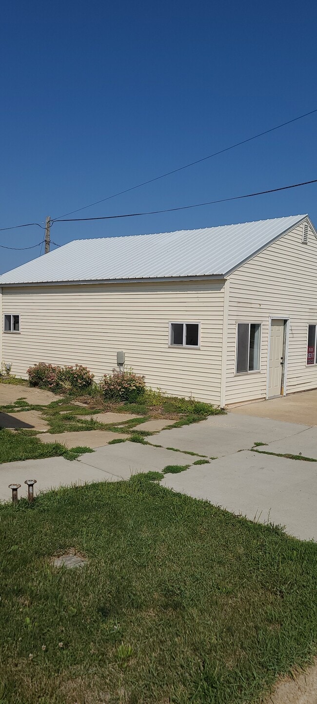 Building Photo - 111 Main St