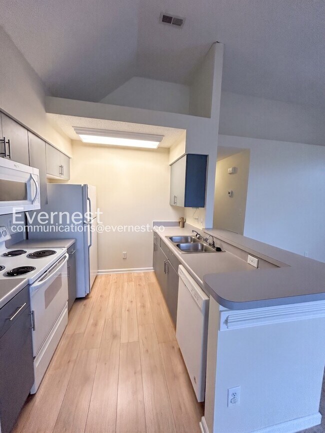 Foto del edificio - 710 Queens Path